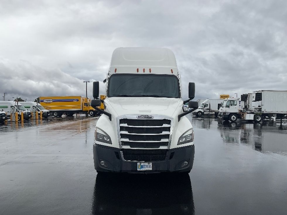 Sleeper Tractor-Heavy Duty Tractors-Freightliner-2021-T12664ST-Stockton-CA-283,222\n\t\tmiles-$ 81,500 - Image 2