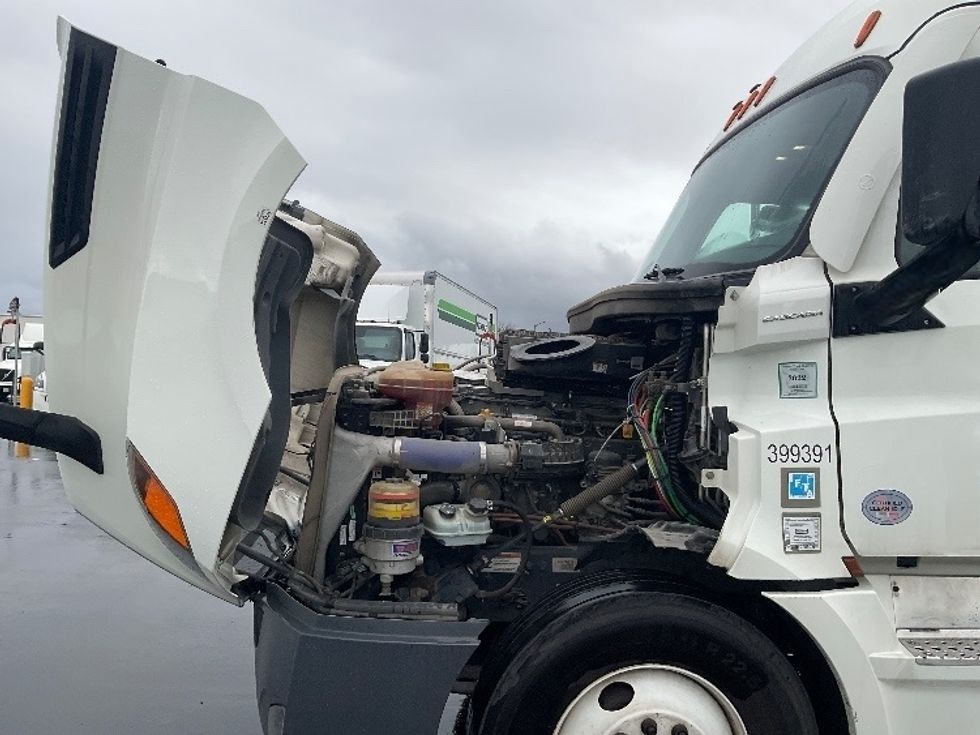 Sleeper Tractor-Heavy Duty Tractors-Freightliner-2021-T12664ST-Stockton-CA-283,222\n\t\tmiles-$ 81,500 - Image 21