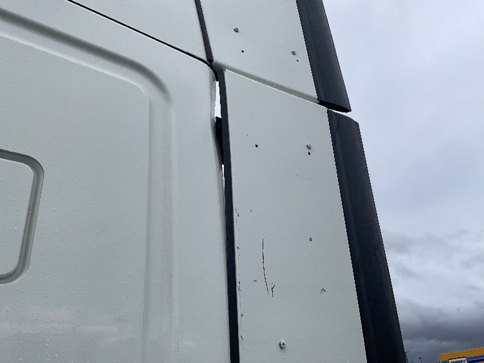 Sleeper Tractor-Heavy Duty Tractors-Freightliner-2021-T12664ST-Stockton-CA-283,222\n\t\tmiles-$ 81,500 - Image 22