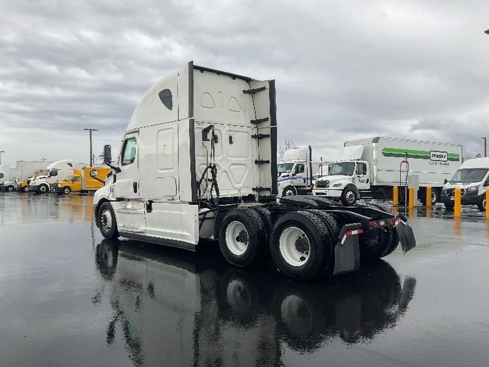Sleeper Tractor-Heavy Duty Tractors-Freightliner-2021-T12664ST-Stockton-CA-283,222\n\t\tmiles-$ 81,500 - Image 5