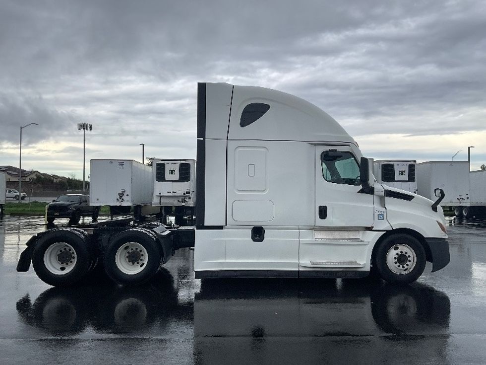 Sleeper Tractor-Heavy Duty Tractors-Freightliner-2021-T12664ST-Stockton-CA-283,222\n\t\tmiles-$ 81,500 - Image 8