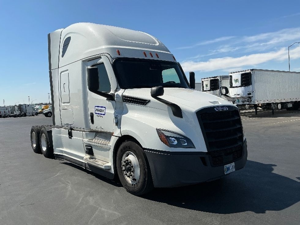 Sleeper Tractor-Heavy Duty Tractors-Freightliner-2021-T12664ST-Stockton-CA-586,600\n\t\tmiles-$ 63,500 - Image 1