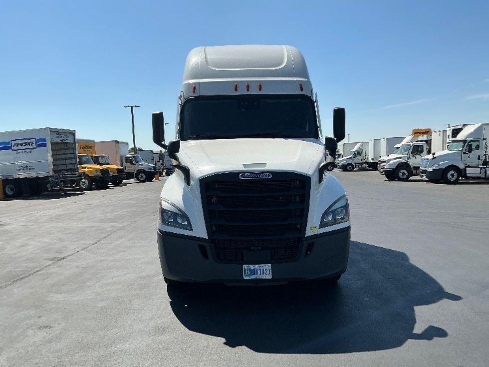 Sleeper Tractor-Heavy Duty Tractors-Freightliner-2021-T12664ST-Stockton-CA-586,600\n\t\tmiles-$ 63,500 - Image 2