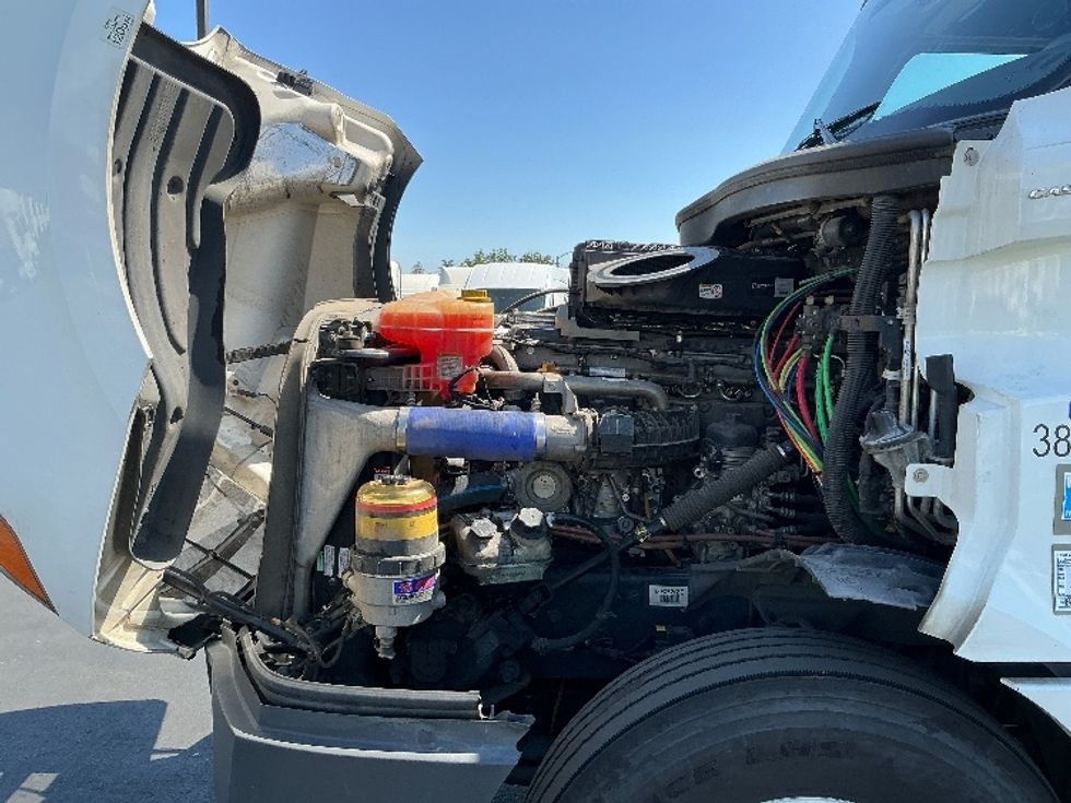 Sleeper Tractor-Heavy Duty Tractors-Freightliner-2021-T12664ST-Stockton-CA-586,600\n\t\tmiles-$ 63,500 - Image 21