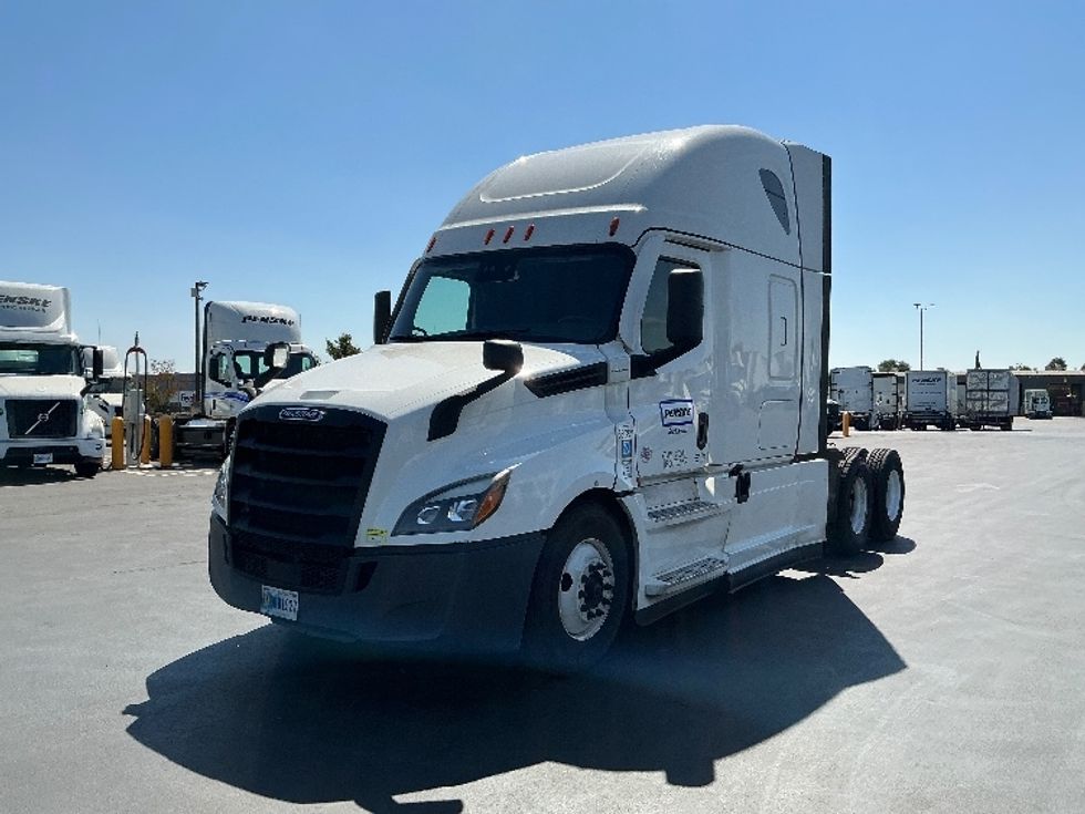 Sleeper Tractor-Heavy Duty Tractors-Freightliner-2021-T12664ST-Stockton-CA-586,600\n\t\tmiles-$ 63,500 - Image 3