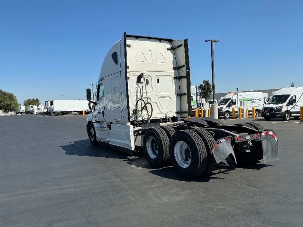 Sleeper Tractor-Heavy Duty Tractors-Freightliner-2021-T12664ST-Stockton-CA-586,600\n\t\tmiles-$ 63,500 - Image 5