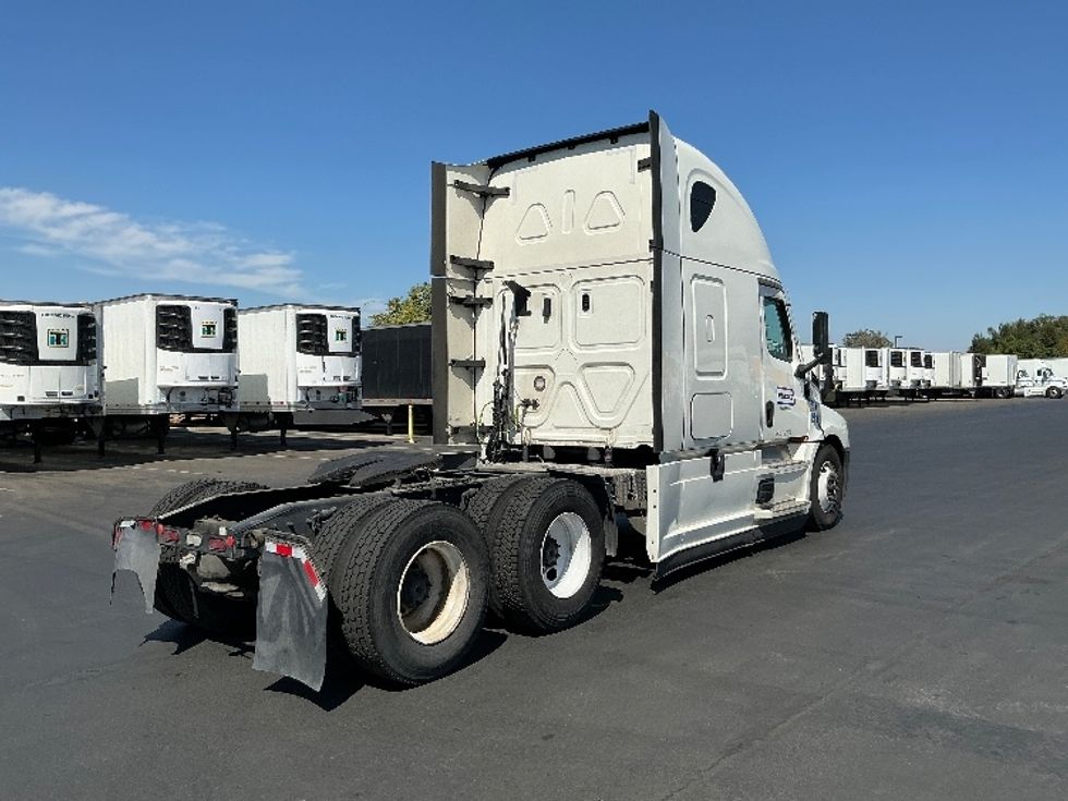Sleeper Tractor-Heavy Duty Tractors-Freightliner-2021-T12664ST-Stockton-CA-586,600\n\t\tmiles-$ 63,500 - Image 7