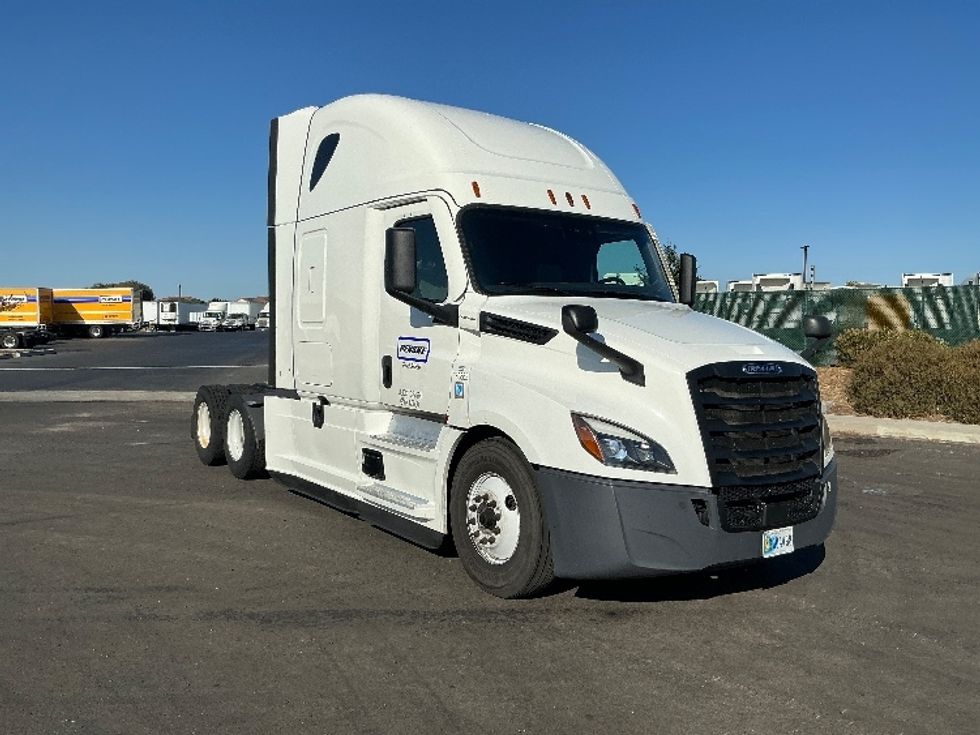 Sleeper Tractor-Heavy Duty Tractors-Freightliner-2021-T12664ST-Stockton-CA-624,171\n\t\tmiles-$ 59,750 - Image 1