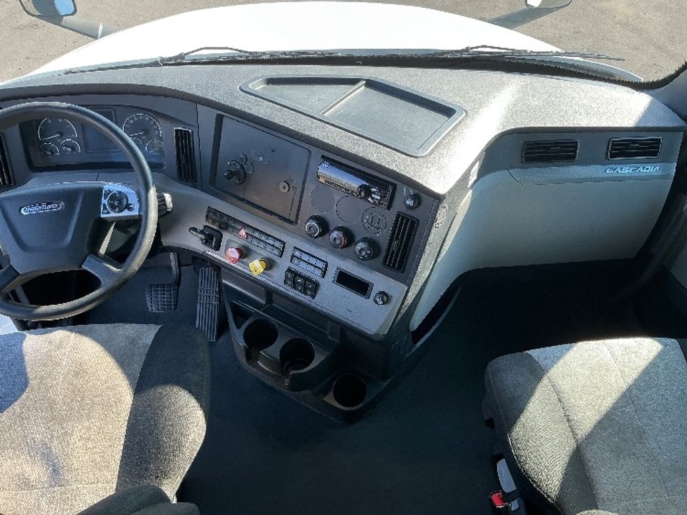 Sleeper Tractor-Heavy Duty Tractors-Freightliner-2021-T12664ST-Stockton-CA-624,171\n\t\tmiles-$ 59,750 - Image 12