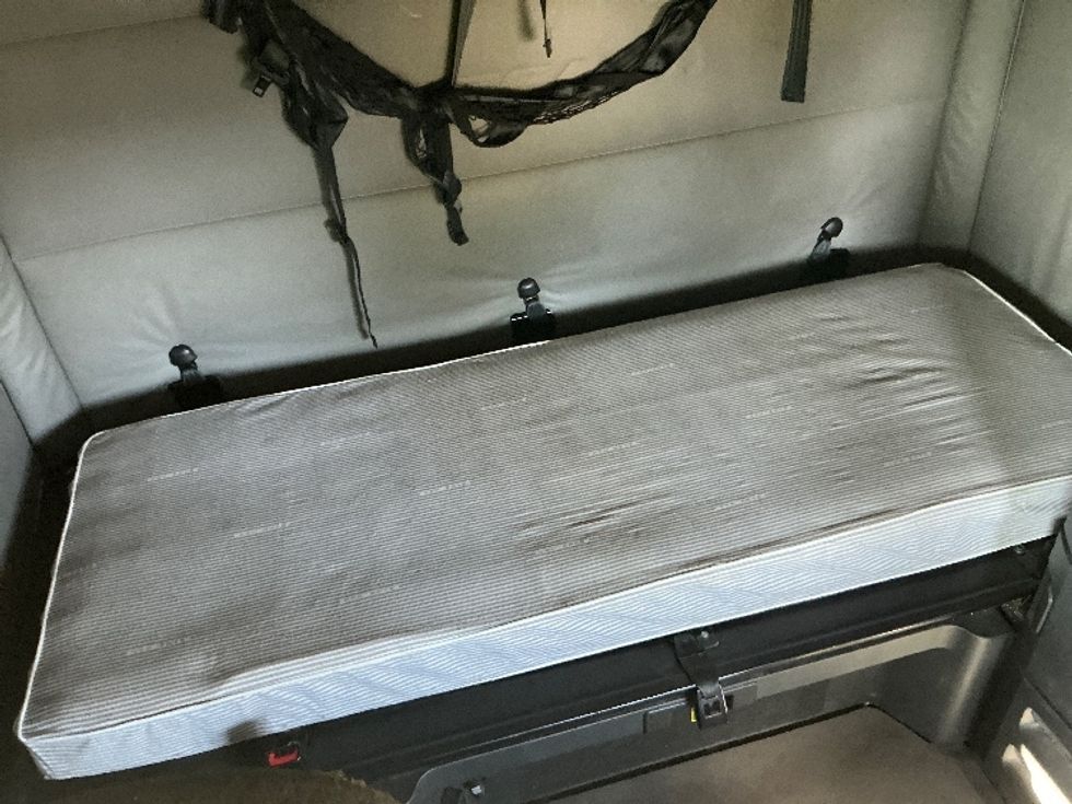 Sleeper Tractor-Heavy Duty Tractors-Freightliner-2021-T12664ST-Stockton-CA-624,171\n\t\tmiles-$ 59,750 - Image 17