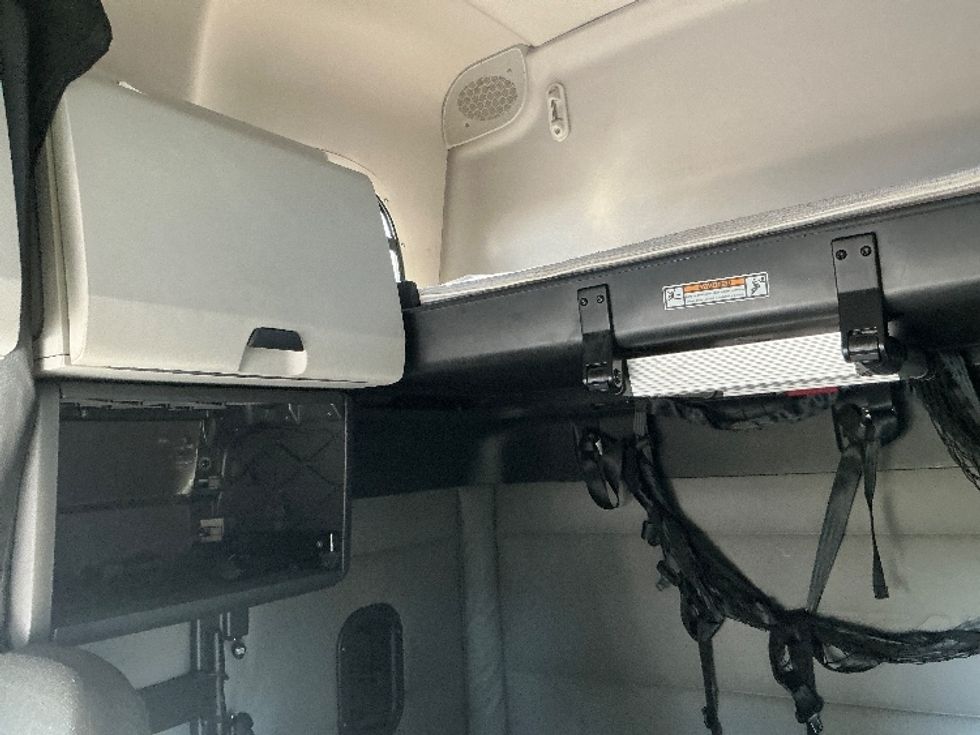 Sleeper Tractor-Heavy Duty Tractors-Freightliner-2021-T12664ST-Stockton-CA-624,171\n\t\tmiles-$ 59,750 - Image 19