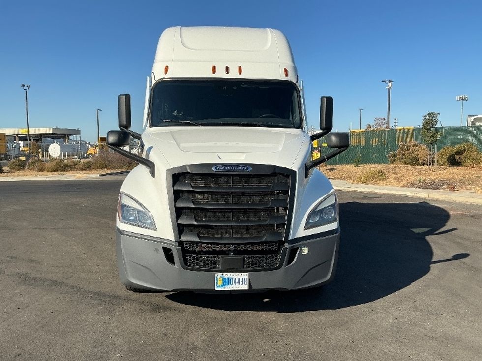 Sleeper Tractor-Heavy Duty Tractors-Freightliner-2021-T12664ST-Stockton-CA-624,171\n\t\tmiles-$ 59,750 - Image 2