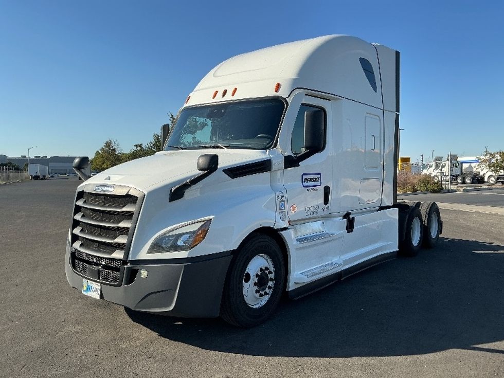 Sleeper Tractor-Heavy Duty Tractors-Freightliner-2021-T12664ST-Stockton-CA-624,171\n\t\tmiles-$ 59,750 - Image 3