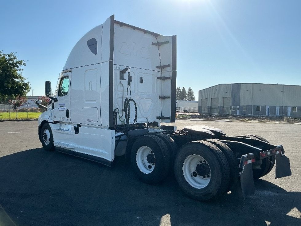 Sleeper Tractor-Heavy Duty Tractors-Freightliner-2021-T12664ST-Stockton-CA-624,171\n\t\tmiles-$ 59,750 - Image 5