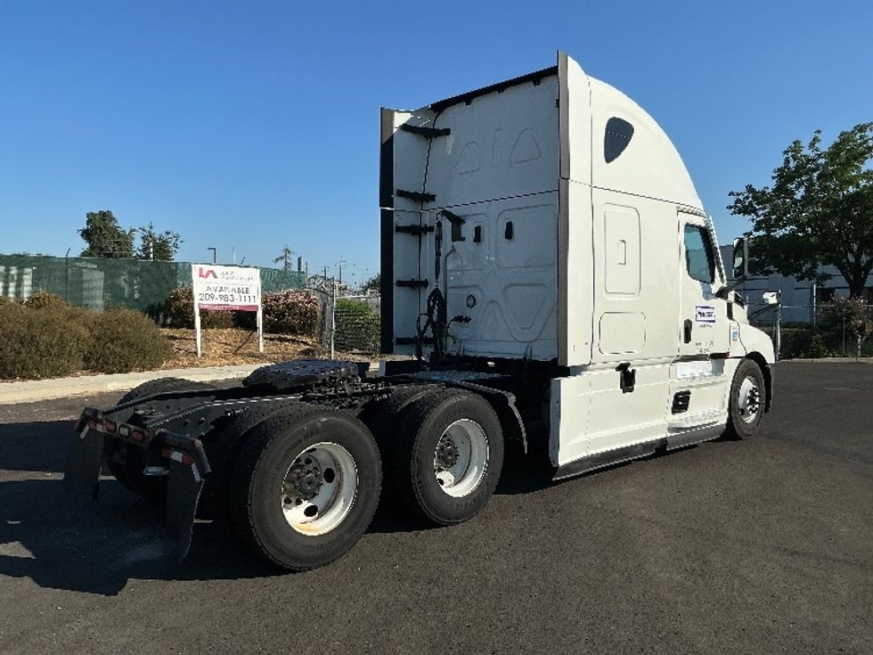 Sleeper Tractor-Heavy Duty Tractors-Freightliner-2021-T12664ST-Stockton-CA-624,171\n\t\tmiles-$ 59,750 - Image 7