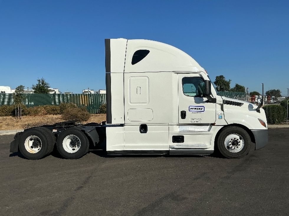 Sleeper Tractor-Heavy Duty Tractors-Freightliner-2021-T12664ST-Stockton-CA-624,171\n\t\tmiles-$ 59,750 - Image 8