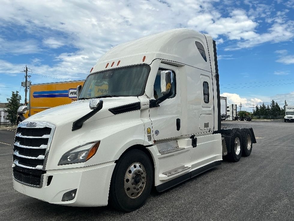 Sleeper Tractor-Heavy Duty Tractors-Freightliner-2021-T12664ST-Stoney Creek-ON-860,126\n\t\tkm-$ 83,250 - Image 3