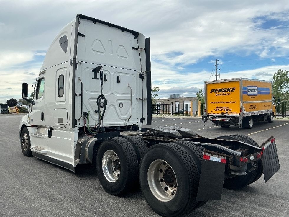 Sleeper Tractor-Heavy Duty Tractors-Freightliner-2021-T12664ST-Stoney Creek-ON-860,126\n\t\tkm-$ 83,250 - Image 5