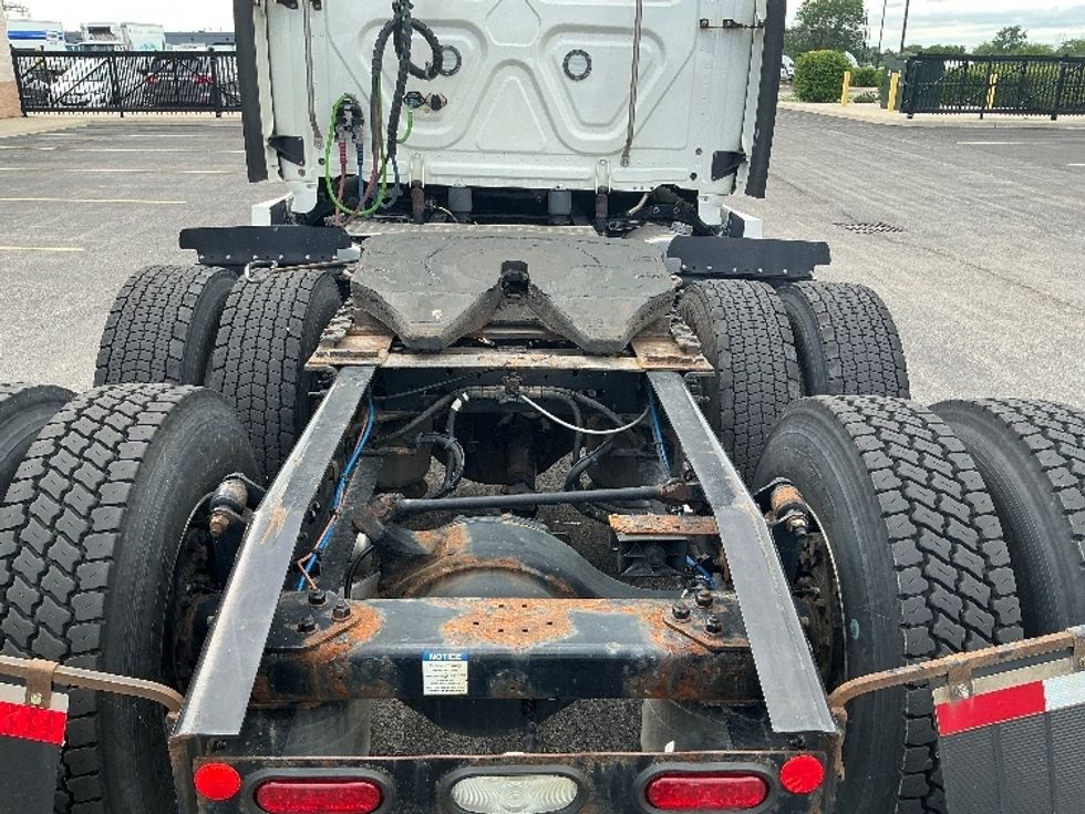 Sleeper Tractor-Heavy Duty Tractors-Freightliner-2021-T12664ST-Stoney Creek-ON-860,126\n\t\tkm-$ 83,250 - Image 6