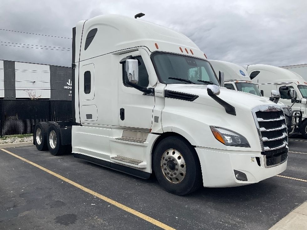 Sleeper Tractor-Heavy Duty Tractors-Freightliner-2021-T12664ST-Stoney Creek-ON-896,345\n\t\tkm-$ 81,250 - Image 1