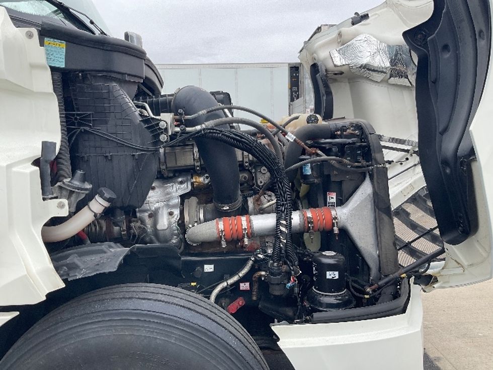 Sleeper Tractor-Heavy Duty Tractors-Freightliner-2021-T12664ST-Stoney Creek-ON-896,345\n\t\tkm-$ 81,250 - Image 20