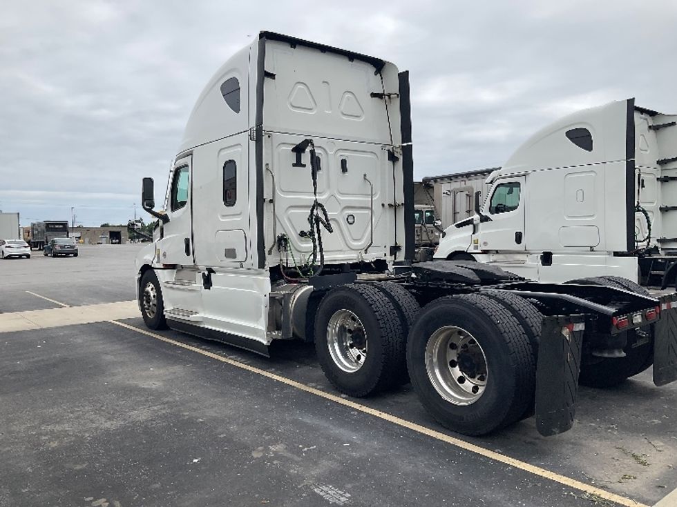 Sleeper Tractor-Heavy Duty Tractors-Freightliner-2021-T12664ST-Stoney Creek-ON-896,345\n\t\tkm-$ 81,250 - Image 5