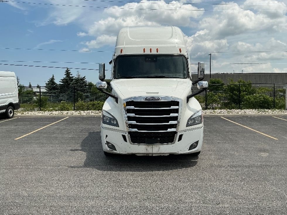 Sleeper Tractor-Heavy Duty Tractors-Freightliner-2021-T12664ST-Stoney Creek-ON-951,620\n\t\tkm-$ 78,000 - Image 2