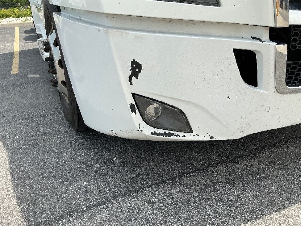 Sleeper Tractor-Heavy Duty Tractors-Freightliner-2021-T12664ST-Stoney Creek-ON-951,620\n\t\tkm-$ 78,000 - Image 23