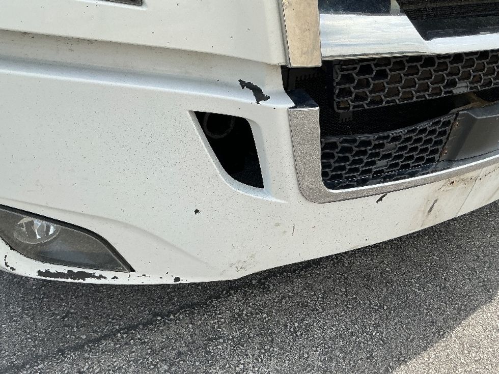 Sleeper Tractor-Heavy Duty Tractors-Freightliner-2021-T12664ST-Stoney Creek-ON-951,620\n\t\tkm-$ 78,000 - Image 24