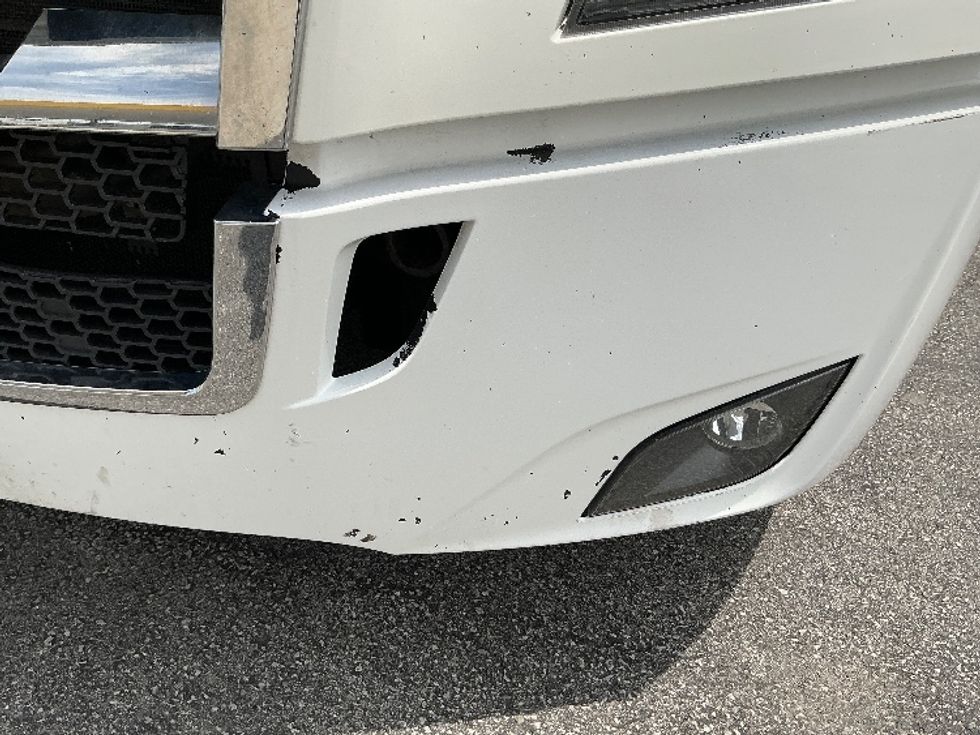 Sleeper Tractor-Heavy Duty Tractors-Freightliner-2021-T12664ST-Stoney Creek-ON-951,620\n\t\tkm-$ 78,000 - Image 25