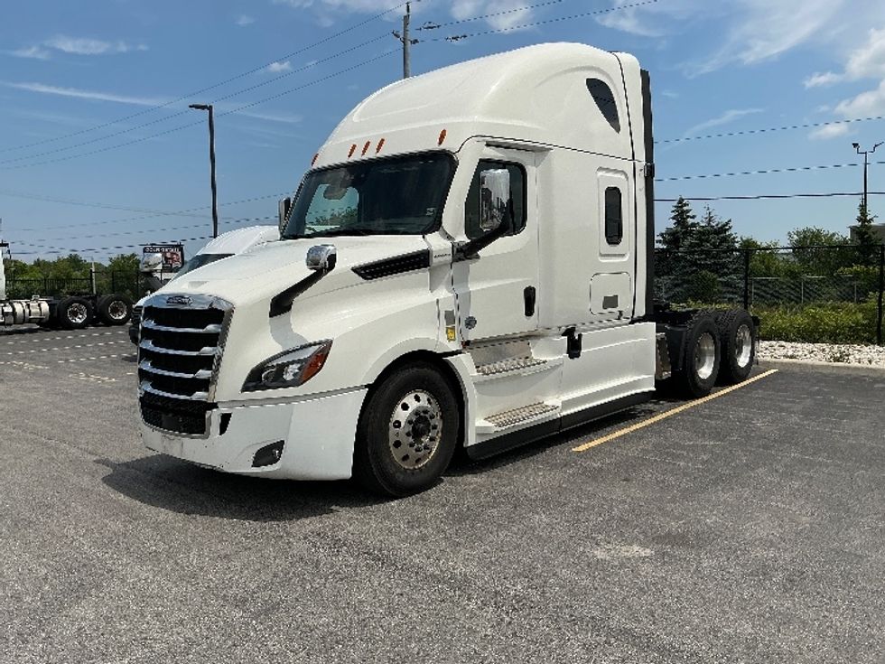 Sleeper Tractor-Heavy Duty Tractors-Freightliner-2021-T12664ST-Stoney Creek-ON-951,620\n\t\tkm-$ 78,000 - Image 3