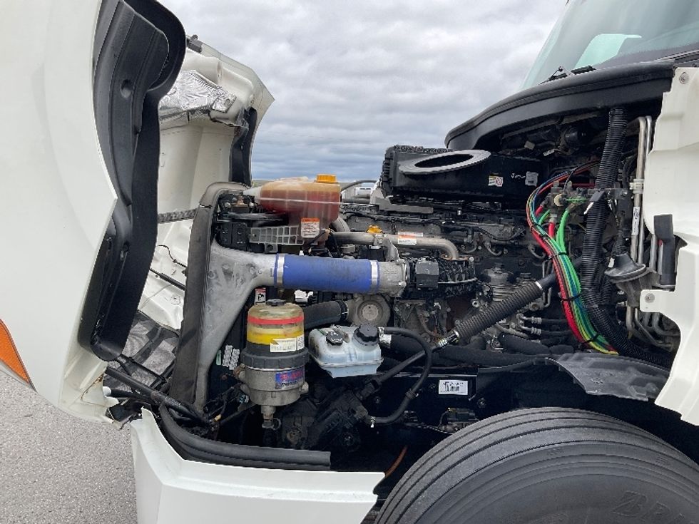 Sleeper Tractor-Heavy Duty Tractors-Freightliner-2021-T12664ST-Stoney Creek-ON-961,244\n\t\tkm-$ 76,500 - Image 21