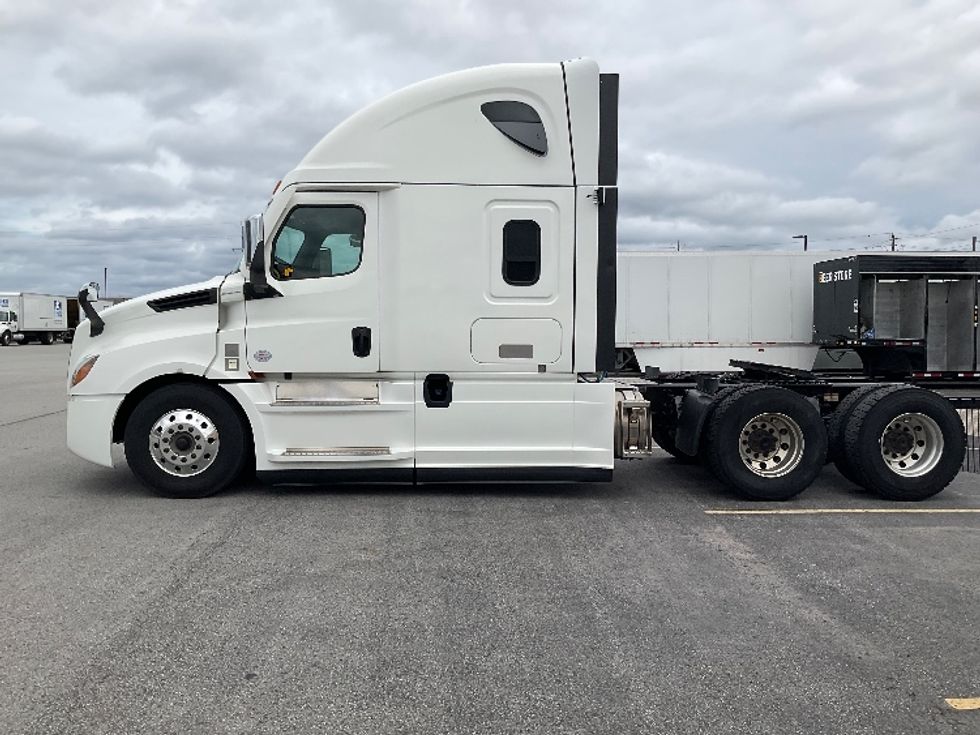 Sleeper Tractor-Heavy Duty Tractors-Freightliner-2021-T12664ST-Stoney Creek-ON-961,244\n\t\tkm-$ 76,500 - Image 4