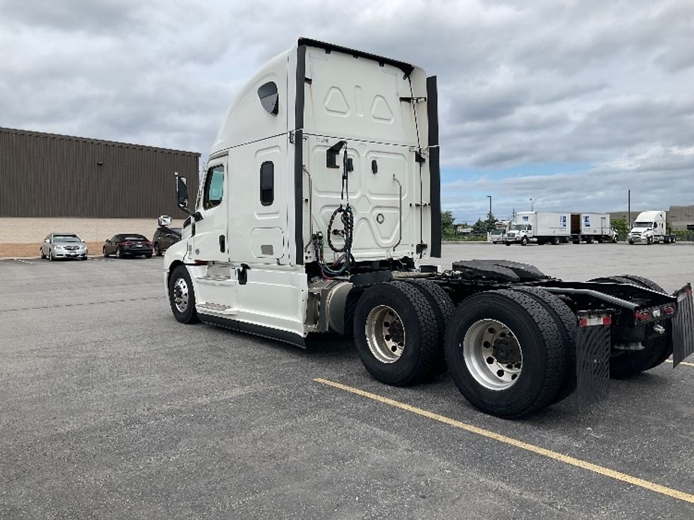 Sleeper Tractor-Heavy Duty Tractors-Freightliner-2021-T12664ST-Stoney Creek-ON-961,244\n\t\tkm-$ 76,500 - Image 5