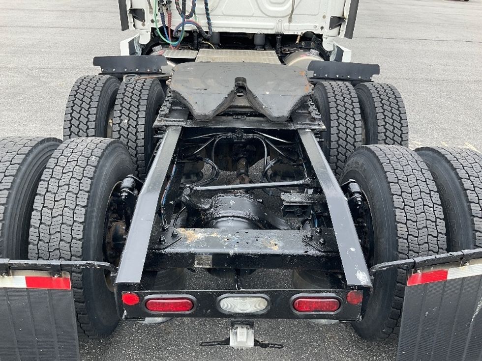 Sleeper Tractor-Heavy Duty Tractors-Freightliner-2021-T12664ST-Stoney Creek-ON-961,244\n\t\tkm-$ 76,500 - Image 6