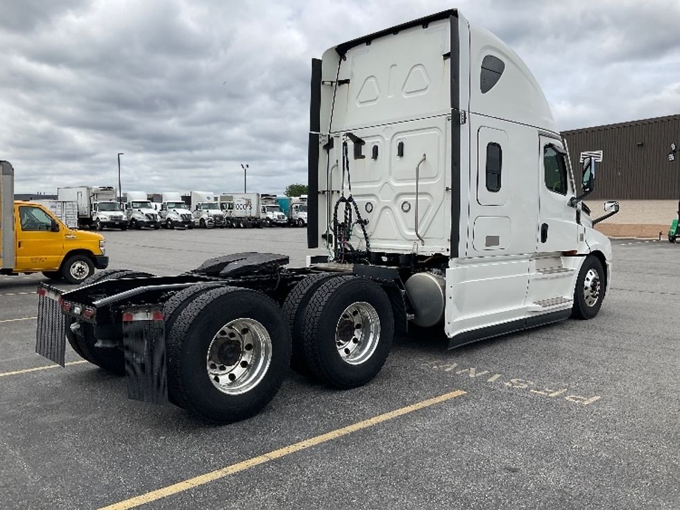 Sleeper Tractor-Heavy Duty Tractors-Freightliner-2021-T12664ST-Stoney Creek-ON-961,244\n\t\tkm-$ 76,500 - Image 7