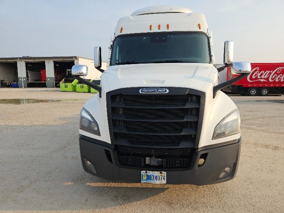 Sleeper Tractor-Heavy Duty Tractors-Freightliner-2021-T12664ST-Sturtevant-WI-481,052\n\t\tmiles-$ 67,250 - Image 2