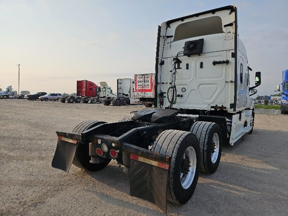 Sleeper Tractor-Heavy Duty Tractors-Freightliner-2021-T12664ST-Sturtevant-WI-481,052\n\t\tmiles-$ 67,250 - Image 7