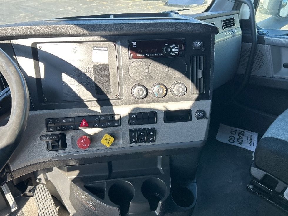 Sleeper Tractor-Heavy Duty Tractors-Freightliner-2021-T12664ST-Sturtevant-WI-500,651\n\t\tmiles-$ 62,000 - Image 12