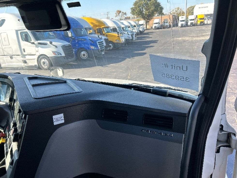 Sleeper Tractor-Heavy Duty Tractors-Freightliner-2021-T12664ST-Sturtevant-WI-500,651\n\t\tmiles-$ 62,000 - Image 14