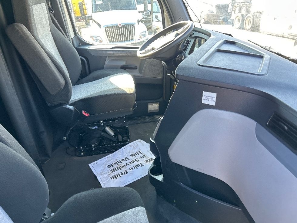 Sleeper Tractor-Heavy Duty Tractors-Freightliner-2021-T12664ST-Sturtevant-WI-500,651\n\t\tmiles-$ 62,000 - Image 15