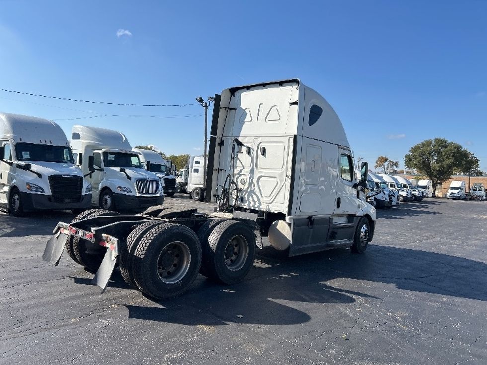 Sleeper Tractor-Heavy Duty Tractors-Freightliner-2021-T12664ST-Sturtevant-WI-500,651\n\t\tmiles-$ 62,000 - Image 7