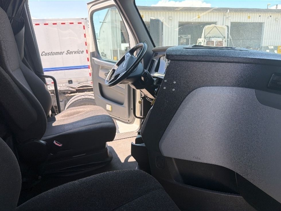 Sleeper Tractor-Heavy Duty Tractors-Freightliner-2021-T12664ST-Sturtevant-WI-512,300\n\t\tmiles-$ 65,250 - Image 15