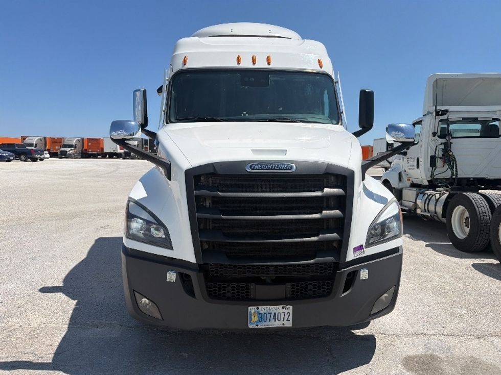 Sleeper Tractor-Heavy Duty Tractors-Freightliner-2021-T12664ST-Sturtevant-WI-512,300\n\t\tmiles-$ 65,250 - Image 2