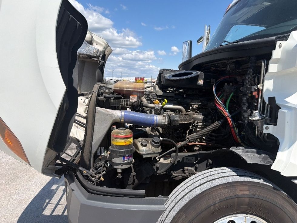 Sleeper Tractor-Heavy Duty Tractors-Freightliner-2021-T12664ST-Sturtevant-WI-512,300\n\t\tmiles-$ 65,250 - Image 21
