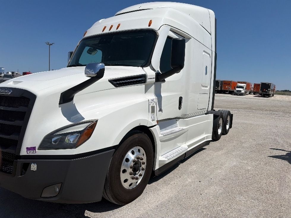 Sleeper Tractor-Heavy Duty Tractors-Freightliner-2021-T12664ST-Sturtevant-WI-512,300\n\t\tmiles-$ 65,250 - Image 3
