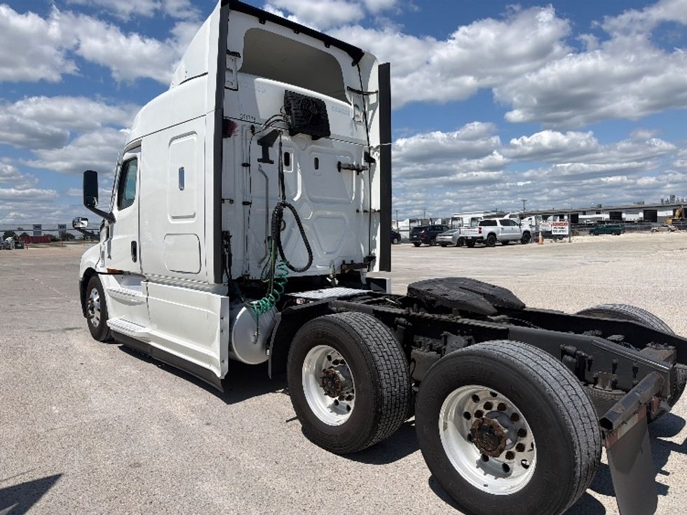 Sleeper Tractor-Heavy Duty Tractors-Freightliner-2021-T12664ST-Sturtevant-WI-512,300\n\t\tmiles-$ 65,250 - Image 5