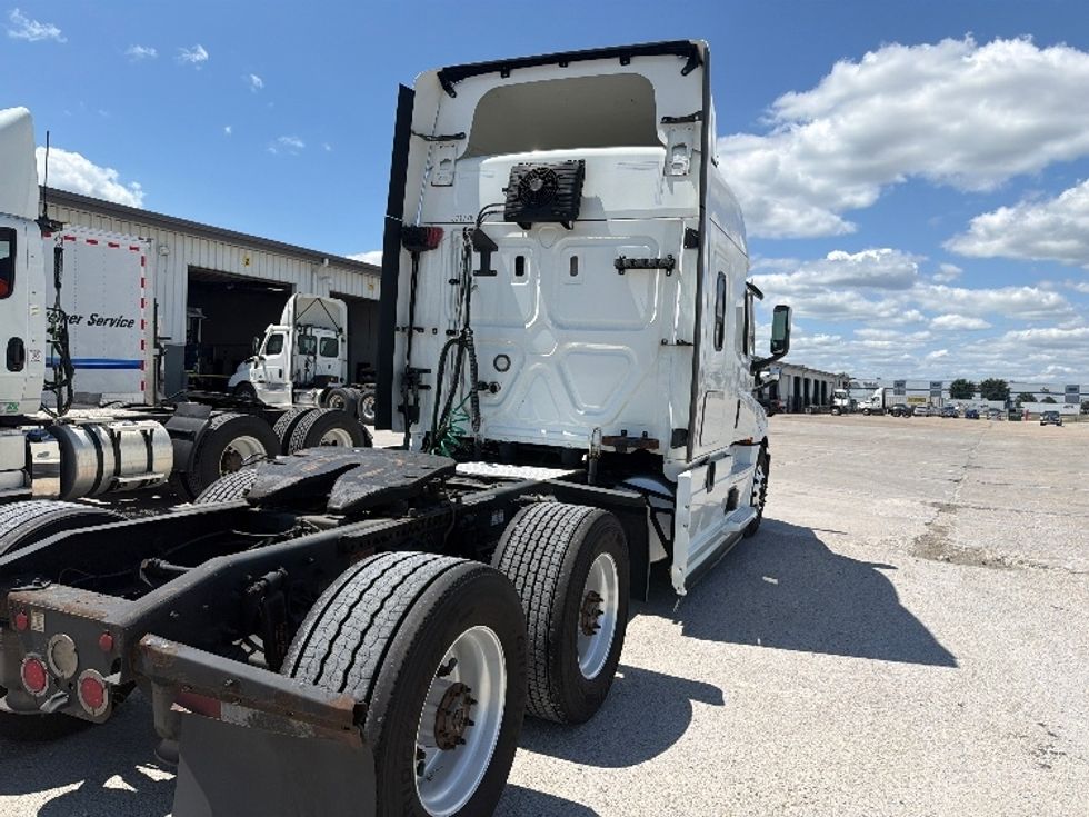 Sleeper Tractor-Heavy Duty Tractors-Freightliner-2021-T12664ST-Sturtevant-WI-512,300\n\t\tmiles-$ 65,250 - Image 7