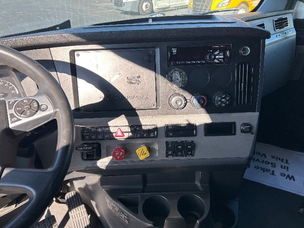Sleeper Tractor-Heavy Duty Tractors-Freightliner-2021-T12664ST-Sturtevant-WI-515,435\n\t\tmiles-$ 59,500 - Image 12