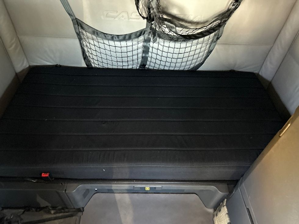 Sleeper Tractor-Heavy Duty Tractors-Freightliner-2021-T12664ST-Sturtevant-WI-515,435\n\t\tmiles-$ 59,500 - Image 17